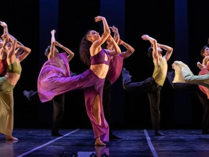 Una imagen de las '7 danzas griegas' de Bejart bailadas en Terrassa por el Ballet de Lausanne.