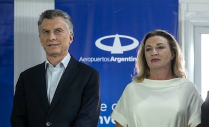 El presidente argentino, Mauricio Macri, y la consejera delegada de Air Europa, María José Hidalgo, en la inauguración del vuelo Madrid-Iguazú.