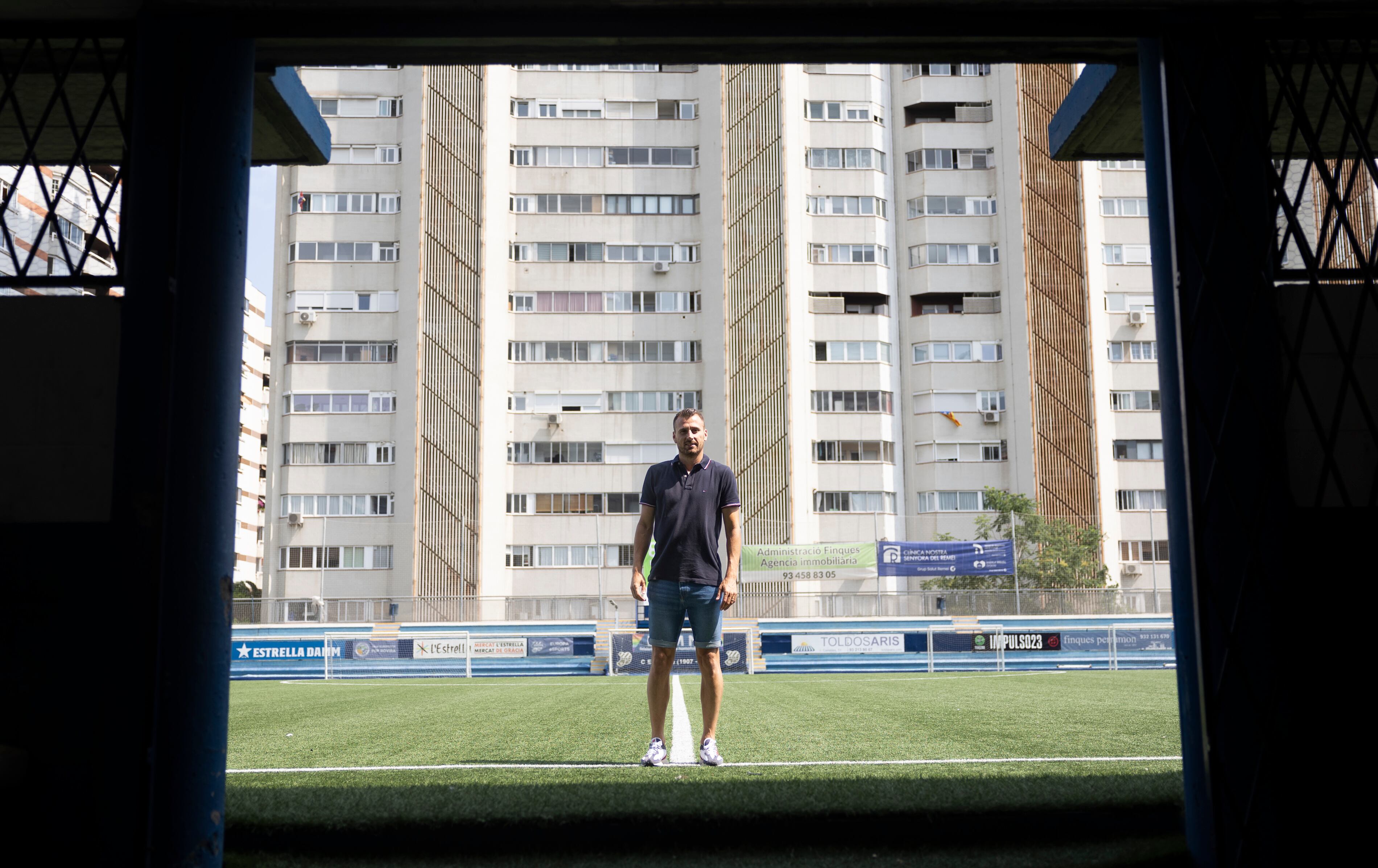 Álex Cano, capitán del primer equipo del CE Europa, en el Nou Sardenya.