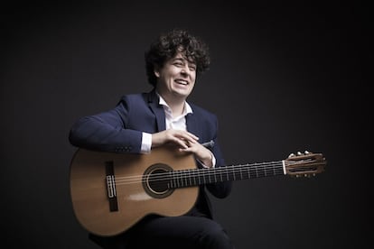 Samuel Diz con su guitarra.