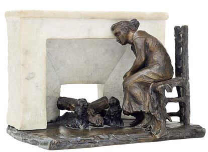 <i>Rêve au coin du feu</i>(<i>Ensoñación al amor de la lumbre</i>), realizado por Camille Claudel entre 1899-1905 en mármol y bronce. Eugène Blot, París, 1905. Colección particular, Francia.