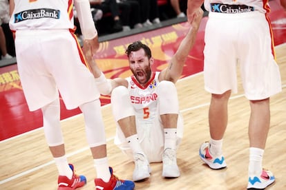 Rudy Fernández, tras caer al suelo durante el partido.