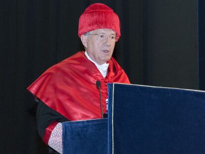 El direcor del CNI, Félix Sanz, durante su discurso de investidura como doctor honoris causa.