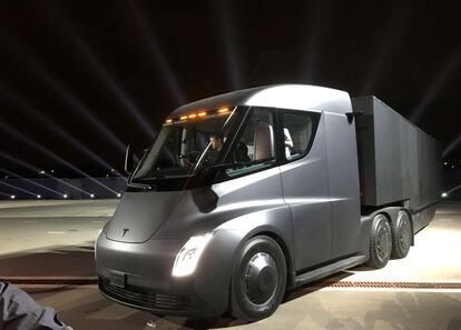 Presentación a los medios de comunicación del Tesla Semi en Hawthorn, California.