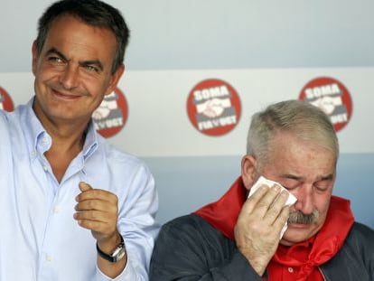 Fern&aacute;ndez Villa junto a Zapatero en Rodiezmo en 2007.