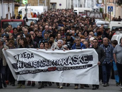 Manifestación en Alsasua contra las detenciones por una agresión en un bar a dos guardias civiles y sus parejas en 2016.
