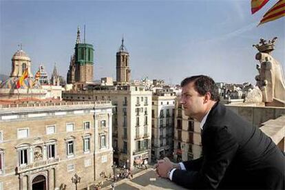 Jordi Hereu, en la azotea del Ayuntamiento, ayer por la mañana.