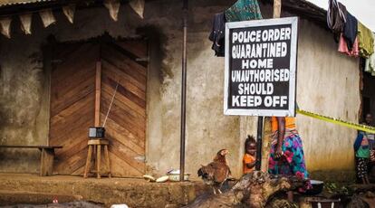 Una casa sometida a cuarentena en la localidad de Port Loko, en Sierra Leona.