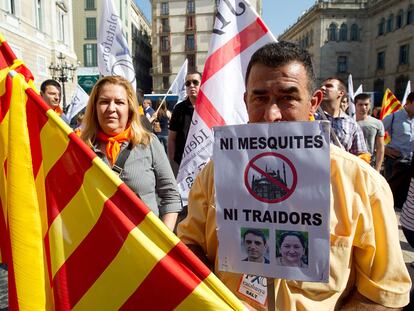Protesta de seguidores del líder de Plataforma per Catalunya, Josep Anglada, el pasado octubre en Barcelona.