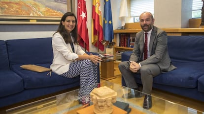 Rocío Monasterio of Vox with Madrid assembly speaker Juan Trinidad.