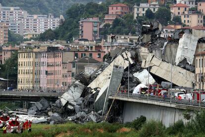 Vista del puente colapsado en Génova (Italia).