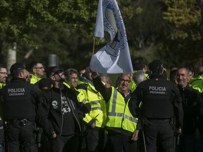 Protesta d&#039;estibadors a l&#039;avinguda Diagonal en un acte del president Mariano Rajoy.