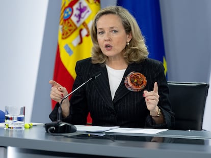 Nadia Calviño, vicepresidenta primera del Gobierno, este martes durante la rueda de prensa posterior al Consejo de Ministros.