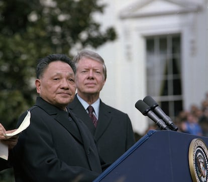 El líder chino Deng Xiaoping y el presidente Carter en la Casa Blanca tras el establecimiento de relaciones diplomáticas entre China y Estados Unidos, el 29 de enero de 1979. 