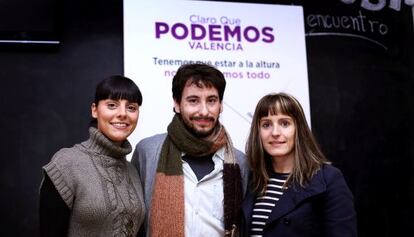 Sandra Mínguez, Jaime Paulino y Ángela Ballester, miembros de Podemos.