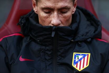 Fernando Torres, del Atlético de Madrid, en el banquillo.