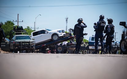 Polica municipales acuden a la zona de un enfrentamiento, en Culiacn, el 9 de septiembre de 2024. 