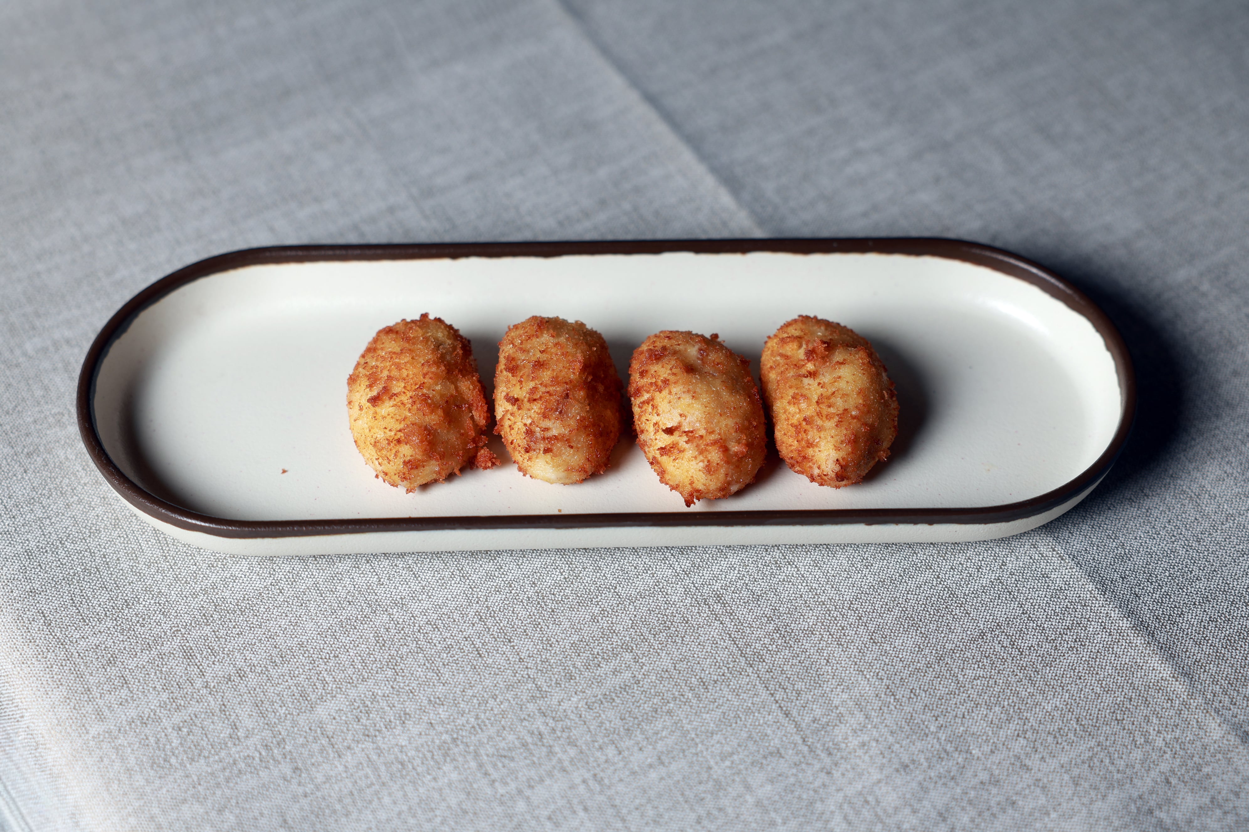 De Albacete a Madrid: abre La Bechamel, con cocina de cuchara y una de las mejores croquetas de España (3,50 euros la unidad)