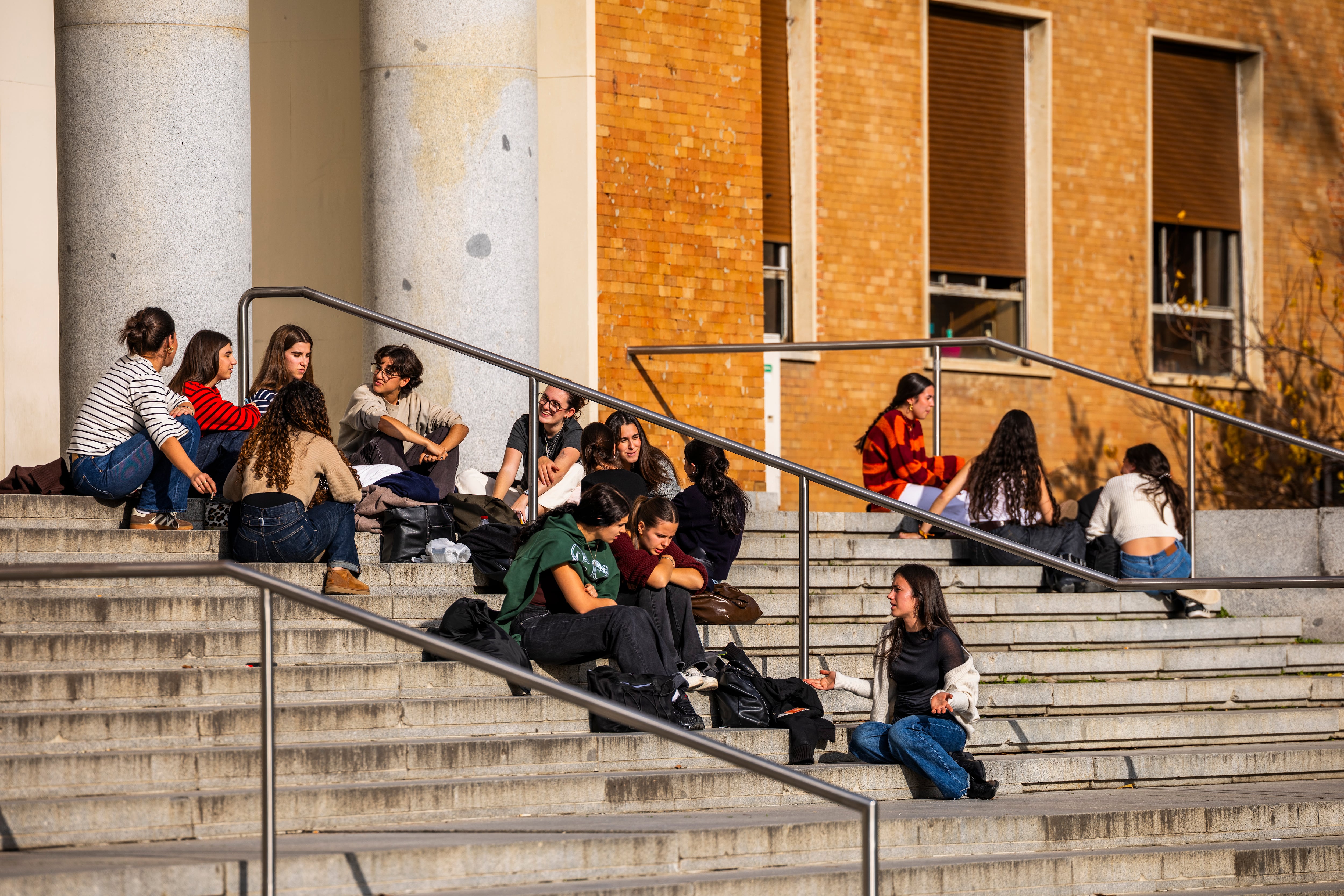 Almunos en la Facultad de Farmacia de la Universidad Complutense de Madrid.