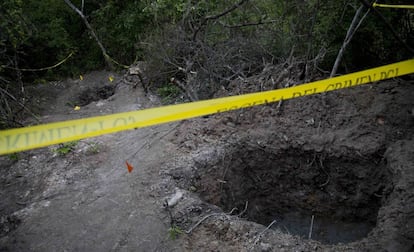 El 4 de octubre la PGJE y la Fiscalía federal encuentran seis fosas con los restos de 28 cadáveres calcinados en el lugar señalado por los sicarios. Las autoridades detienen a 30 personas vinculadas con el cartel local.