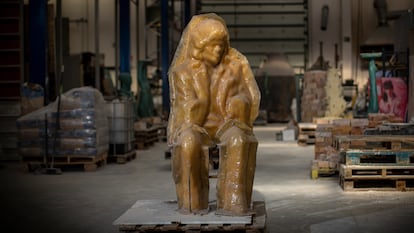 Molde de la escultura de Camarón de la escultora Susana Ruiz en la nave de la Fundición Vulcano en el Empordà. 