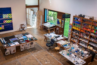 El estudio de Juan Uslé, en su casa en Saro (Cantabria),