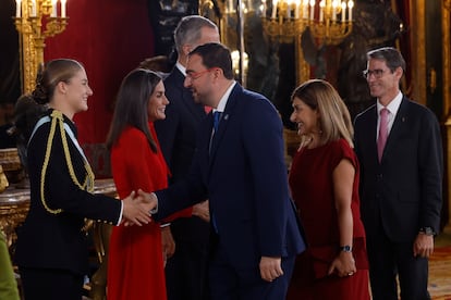 Los Reyes y la Princesa de Asturias reciben a los presidentes autonómicos, desde la izquierda, Adrián Barbón (Asturias), María José Sáinz de Buruaga (Cantabria) y Gonzalo Capellán (La Rioja).