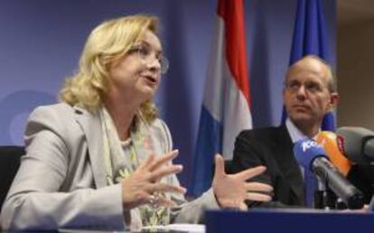 La ministra de Finanzas austriaca, Maria Fekter, y el ministro luxemburgués de Presupuestos, Luc Frieden. EFE/Archivo