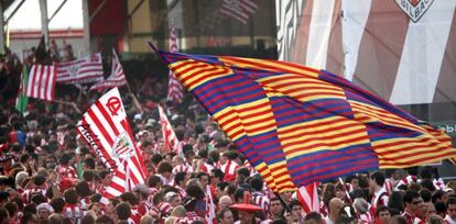 Athletic and Barcelona fans gather outside Valencia&rsquo;s Mestalla stadium ahead of the 2009 final. 