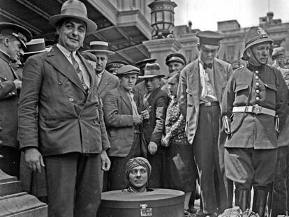 Arribada del faquir Sunahya a l’Estació de França de Barcelona, el 1929.