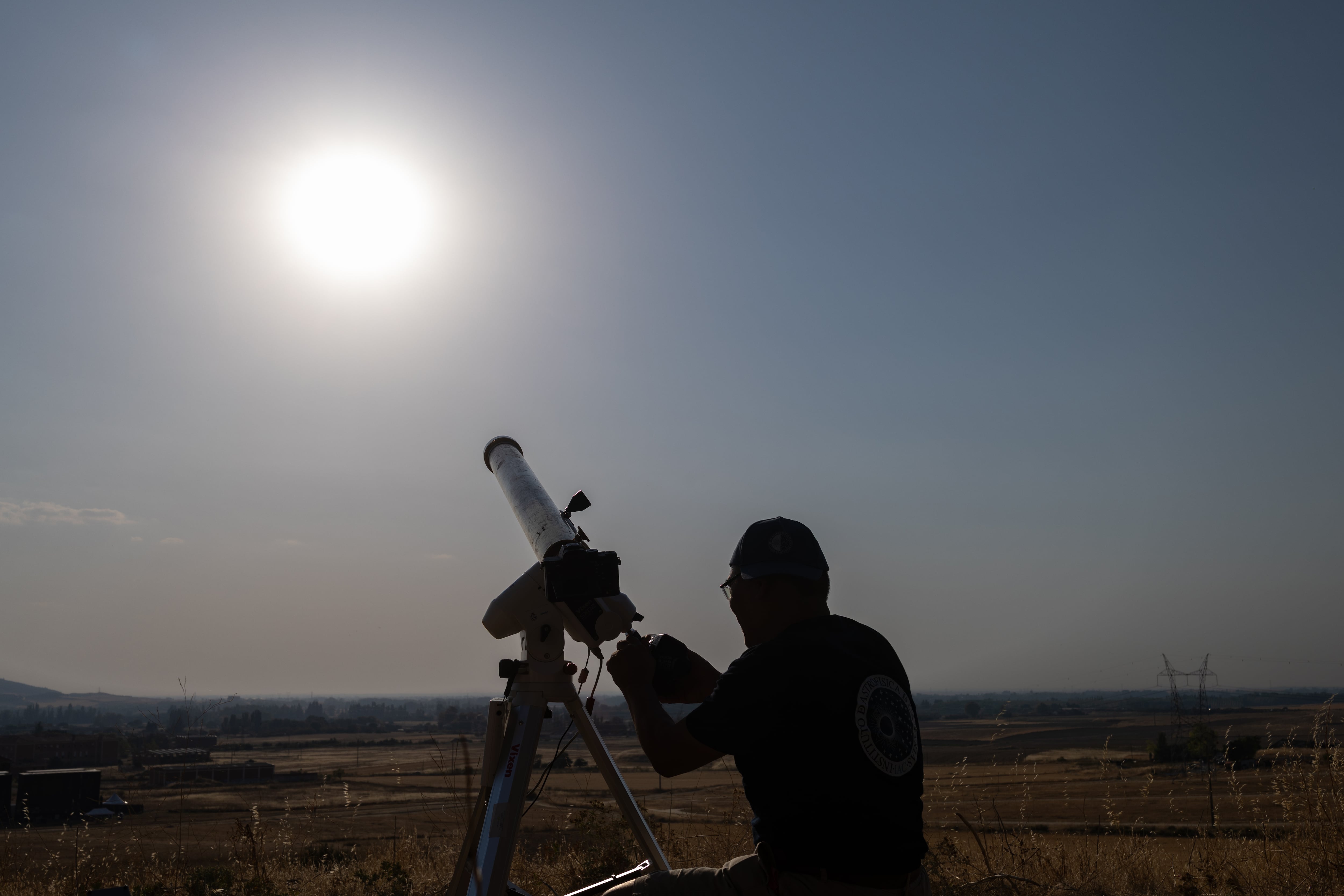 Última hora del eclipse solar de agosto en España, en directo | Cataluña avisa de un aumento de tráfico ante el eclipse y Castilla-La Mancha pide evitar desplazamientos con un Es-Alert