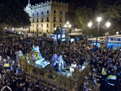Una de las carrozas de la cabalgata de Reyes en Valencia.