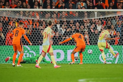 Mikel Merino marca el empate contra Países Bajos en De Kuip.