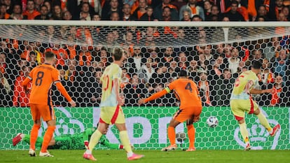 Mikel Merino marca el empate contra Países Bajos en De Kuip.
