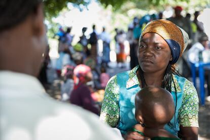 En Mahulane (Mozambique), a 20 kilómetros del centro de salud más cercano, se organizan sesiones de vacunación y otros servicios sanitarios, como la dispensa de medicamentos para la malaria y otras dolencias comunes en la zona.