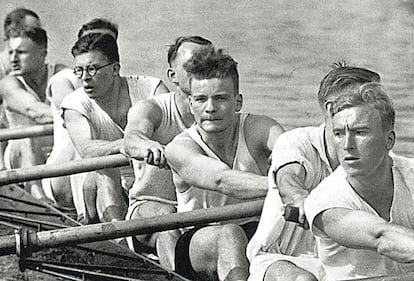 El equipo alemán quedó tercero en los Juegos Olímpicos de Berlín. Competían en casa y ante la mirada de Hitler, quien vio desde la grada cómo le arrebataban la medalla de oro.