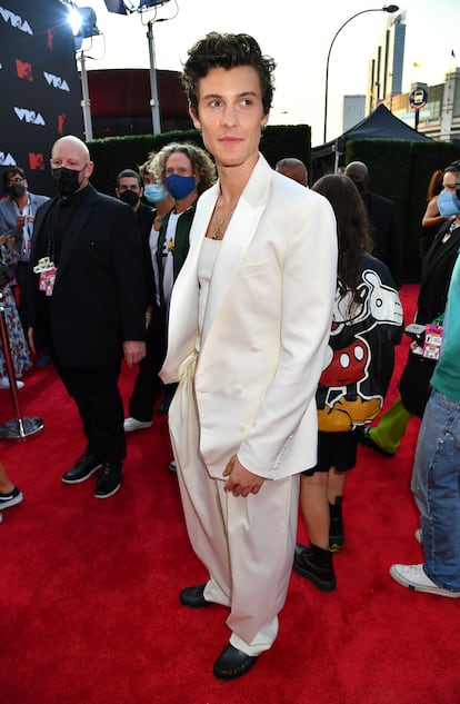 Shawn Mendes en la alfombra roja de los MTV Video Music Awards 2021.