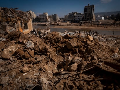 Edificios derrumbados en Derna tras las inundaciones que provocaron la rotura de dos presas, el sábado.