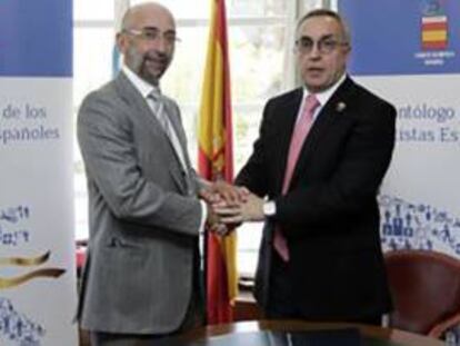 Ernesto Colman, a la izquierda, junto al presidente del Comité Olímpico Español, Alejandro Blanco, durante la firma de un convenio, en una imagen de Facebook