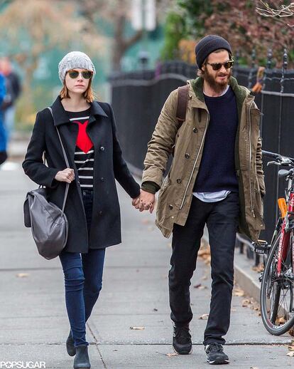 Emma Stone, Andrew Garfield y las barbas de éste pasean juntos en modo otoñal por Nueva York.