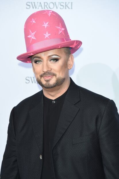 <p class="p1">Sobre Madonna: "Es un ser humano vil y asqueroso sin cualidades redentoras". <a href="http://www.newnownext.com/boy-george-asks-for-madonnas-forgiveness-wishes-they-could-have-been-friends/10/2014" target="_blank">Sobre Madonna otra vez</a>: "Comparar a Madonna con Marilyn Monroe es como comparar a Raquel Welch con la parte de atrás de un autobús". <a href="https://www.theguardian.com/music/2005/mar/19/biography.popandrock" target="_blank">Sobre Elton John</a>: "Todo ese dinero y sigue llevando el pelo como una puta camarera de colegio". <a href="https://books.google.es/books?id=4gLQlHab4NsC&pg=PA174&lpg=PA174&dq=Sleeping+with+George+Michael+would+be+like+having+sex+with+a+groundhog.&source=bl&ots=ve16MehzTG&sig=_E_Ek7T-mNgr8tr-U01RNoX1ZgU&hl=en&sa=X&ved=0ahUKEwjJw8HDqL7XAhVDGsAKHcaTBZ0Q6AEILTAB#v=onepage&q=Sleeping%20with%20George%20Michael%20would%20be%20like%20having%20sex%20with%20a%20groundhog.&f=false" target="_blank">Sobre George Michael</a>: "Acostarse con George Michael debe de ser como tener sexo con una marmota". <a href="http://news.bbc.co.uk/2/hi/entertainment/7440841.stm" target="_blank">Sobre Prince</a>: "Parece un enano al que han sumergido en un cubo de vello púbico".</p>