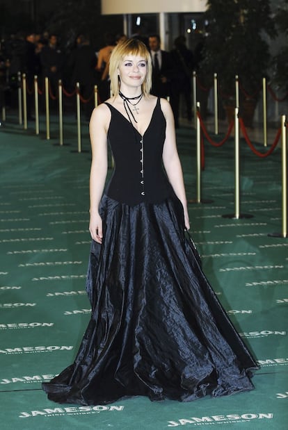 Un 'look' gótico fue la apuesta de la intérprete María Adánez para la 21º edición de los premios Goya en 2007. 