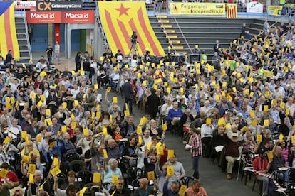 Votaci&oacute;n en la asamblea de socios de la ACN celebrada en Manresa