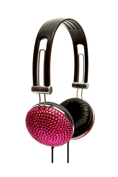 Auriculares XXL de strass fucsia. De Blanco. Precio: 16, 99 euros.