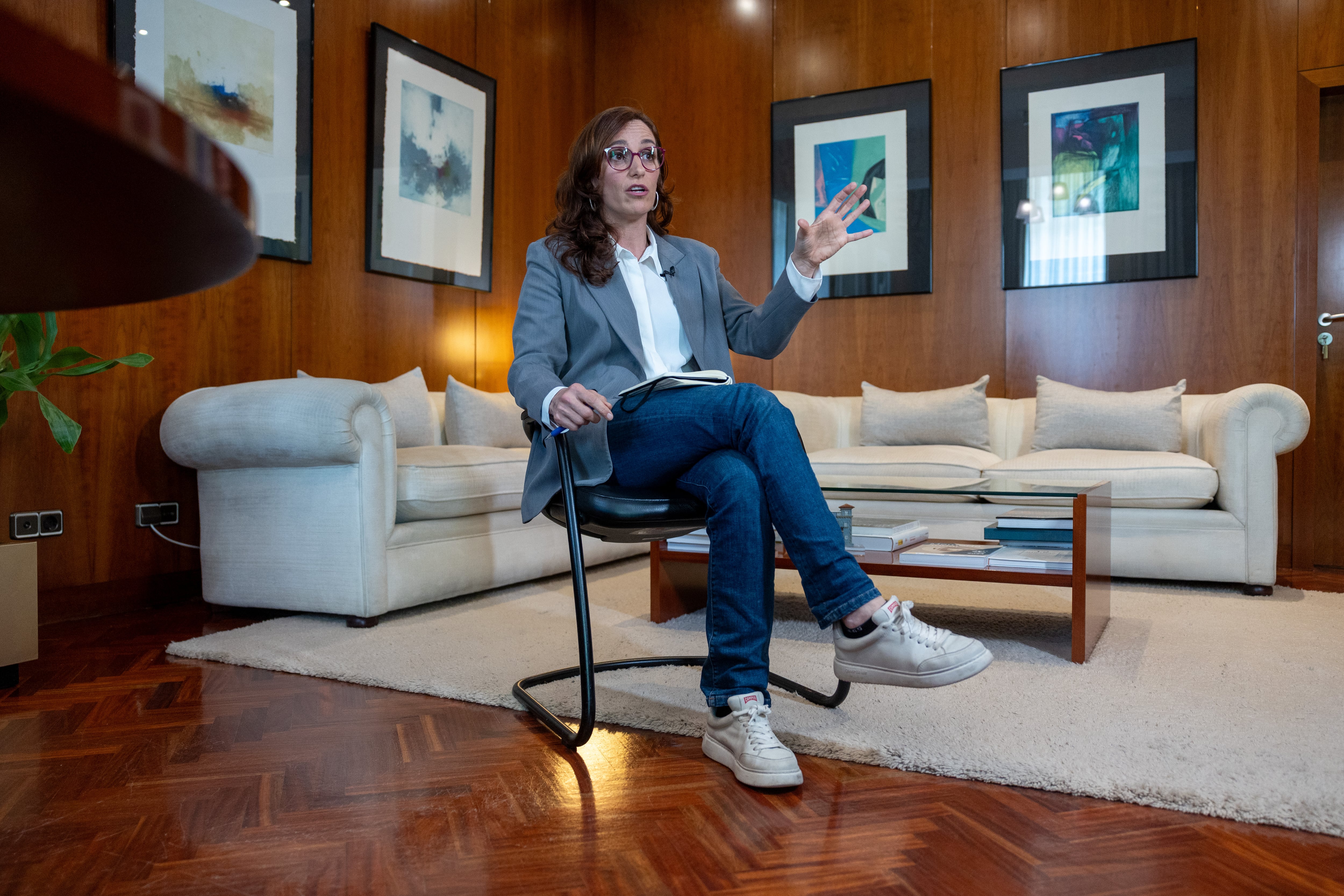 La ministra de Sanidad, en un momento de la entrevista. 