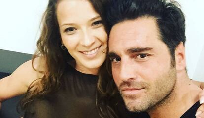 David Bustamante junto a Yana Olina.