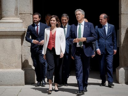 La presidenta madrileña, Isabel Díaz Ayuso, en la toma de posesión del rector de Alcalá, José Vicente Saz, el pasado mayo.