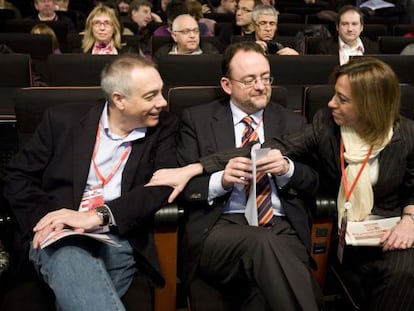 Pere Navarro (izquierda), Daniel Fern&aacute;ndez y Carme Chac&oacute;n, en el Congreso del PSC.