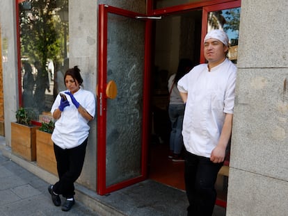 Efectos del apagón masivo: pago en efectivo en los comercios y sucursales bancarias sin luz