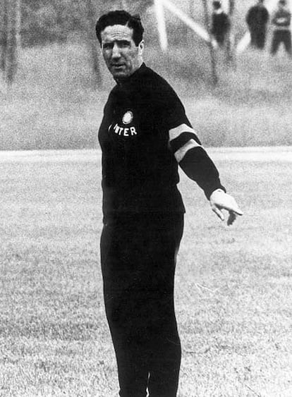 Helenio Herrera, en 1964 durante un entrenamiento.